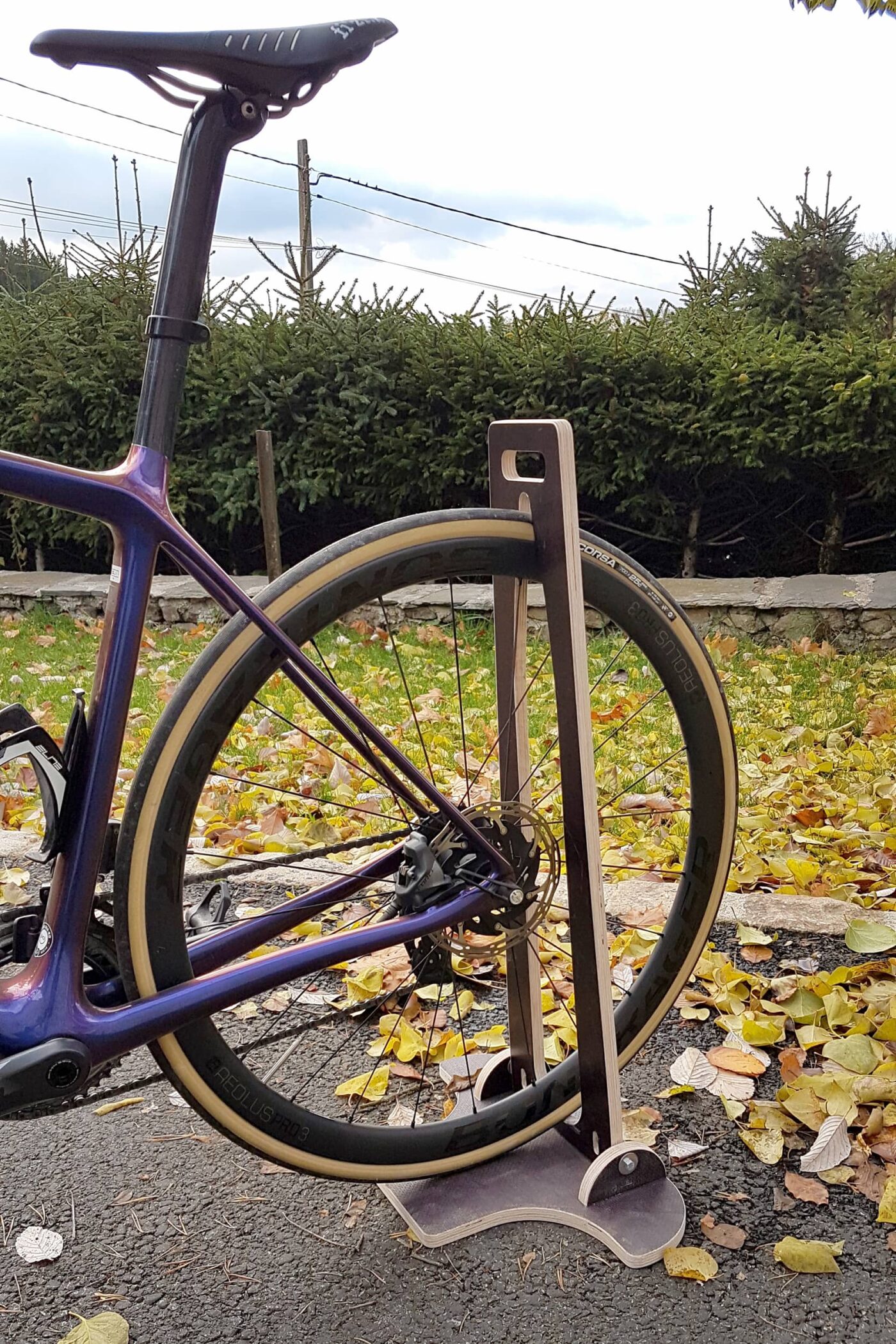 Roue arrière bloquée dans le support vertical