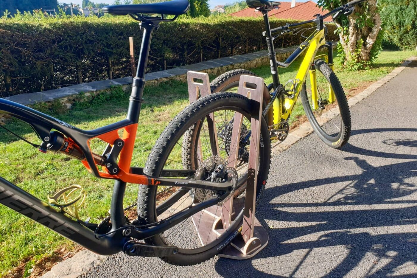 Support de maintien pour 2 vélos (version en ligne)