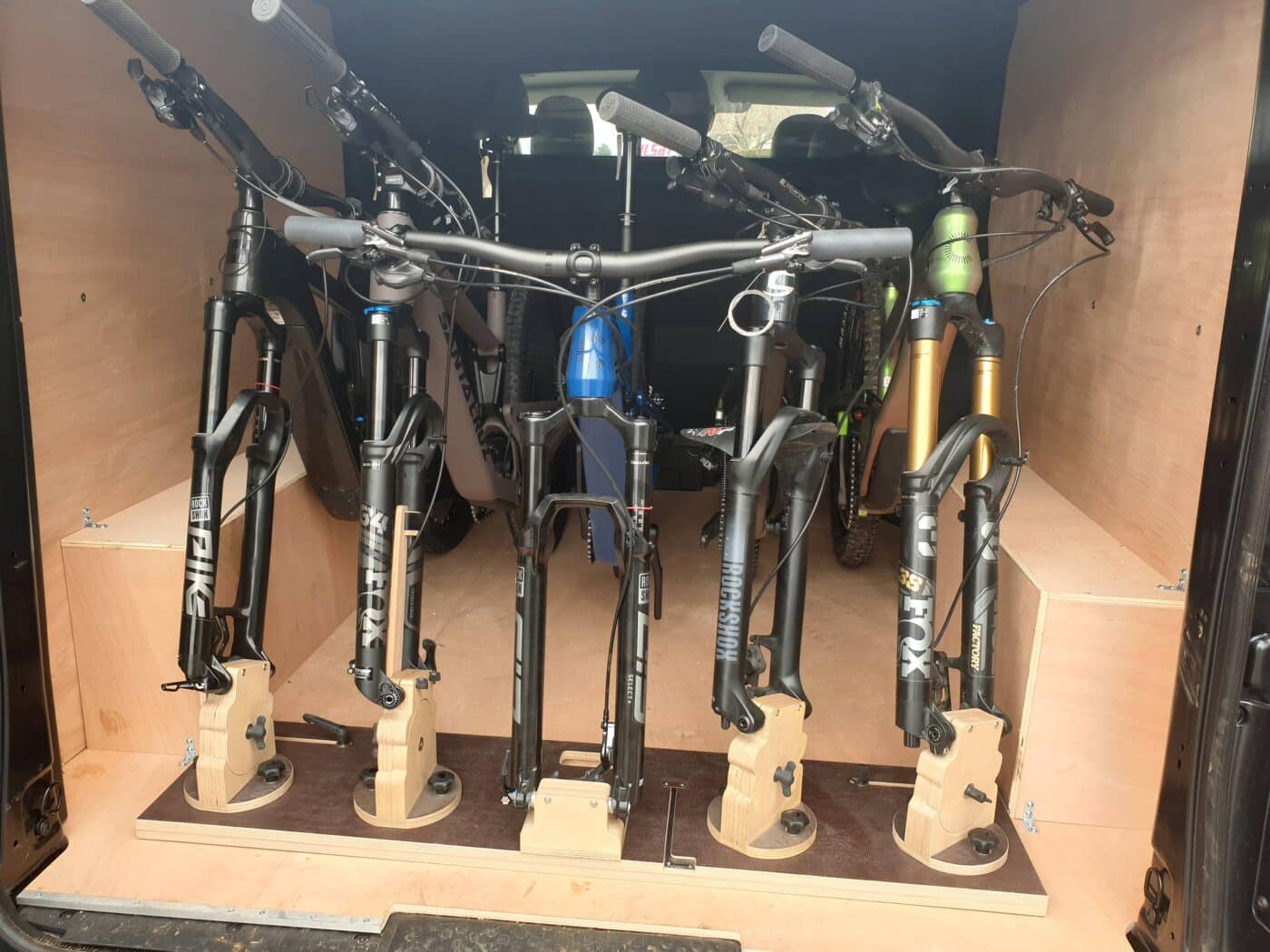 Aménagement pour 5 vélos, un concept et une fabrication JV Agencement